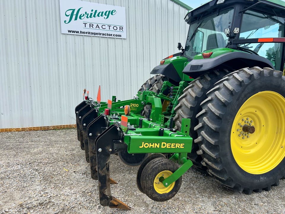 John Deere 2100
