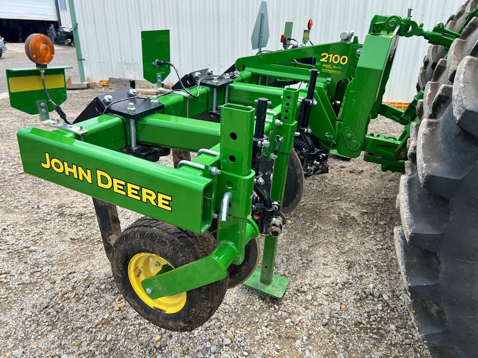 John Deere 2100