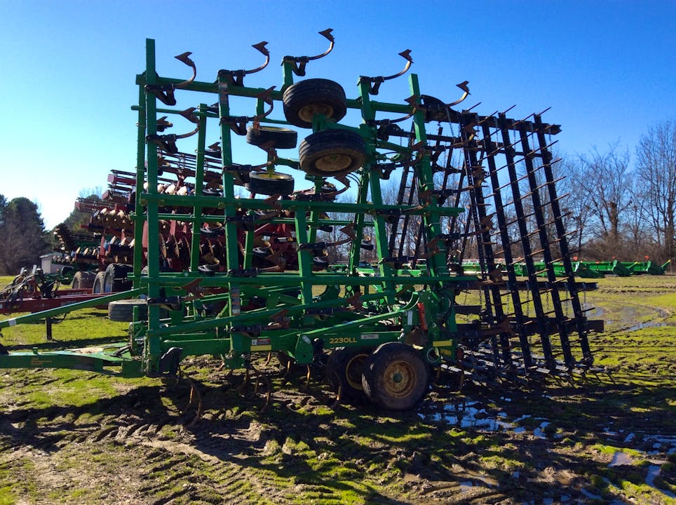 John Deere 2230