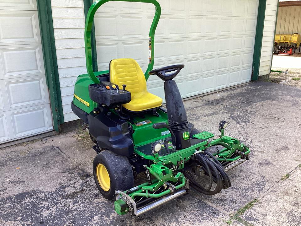 John Deere 2400