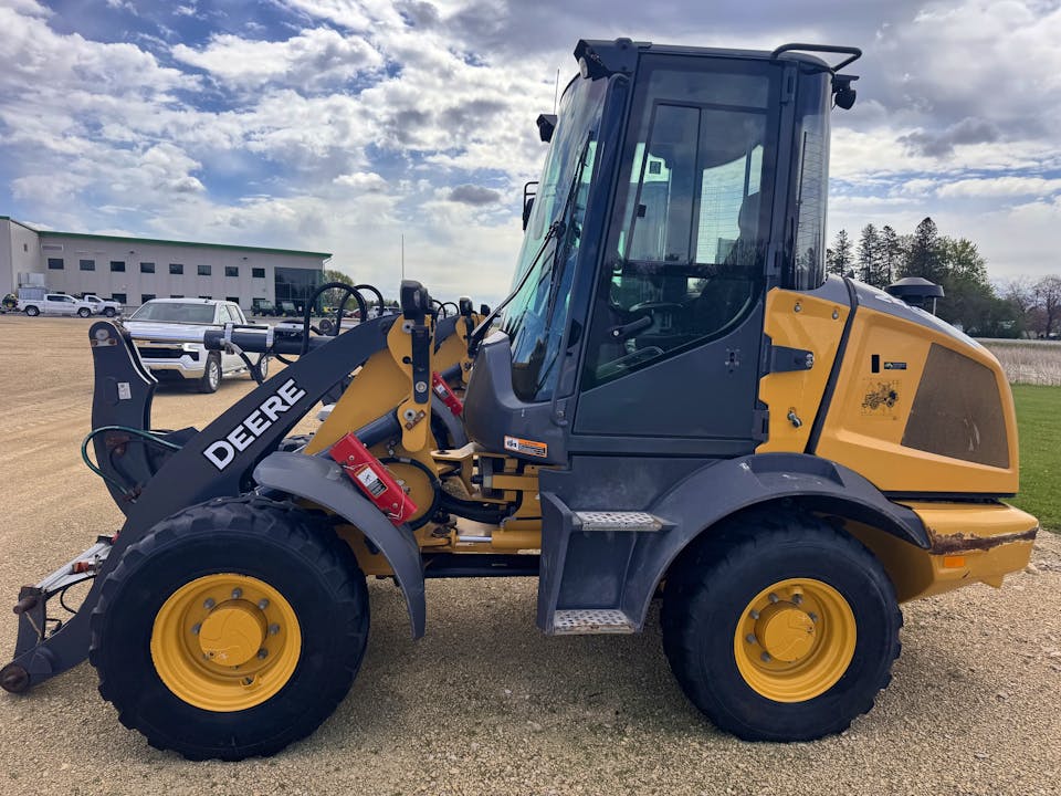 John Deere 244L