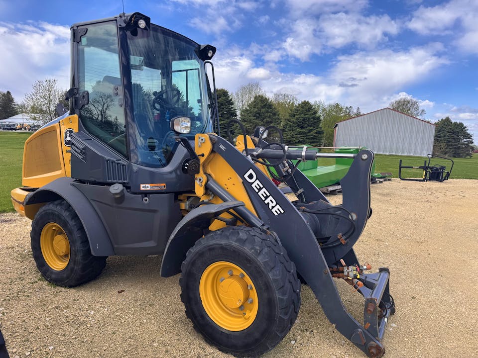 John Deere 244L