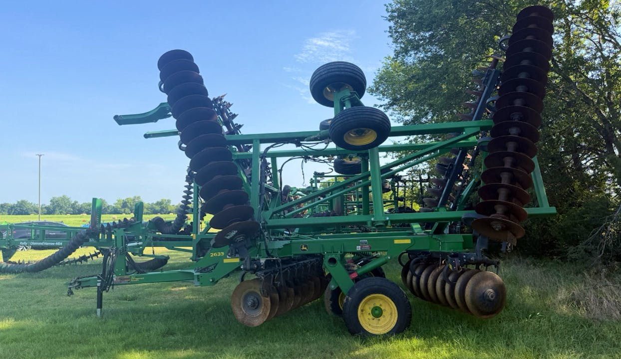 John Deere 2633