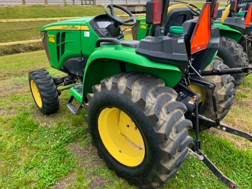 John Deere 3025E