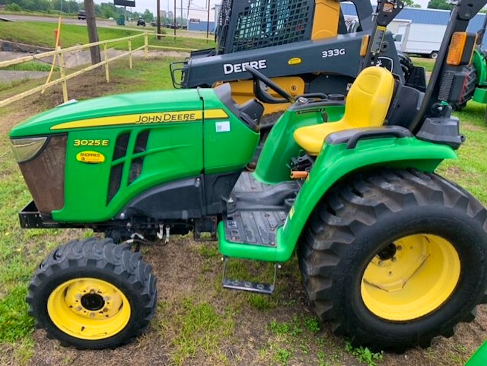 John Deere 3025E