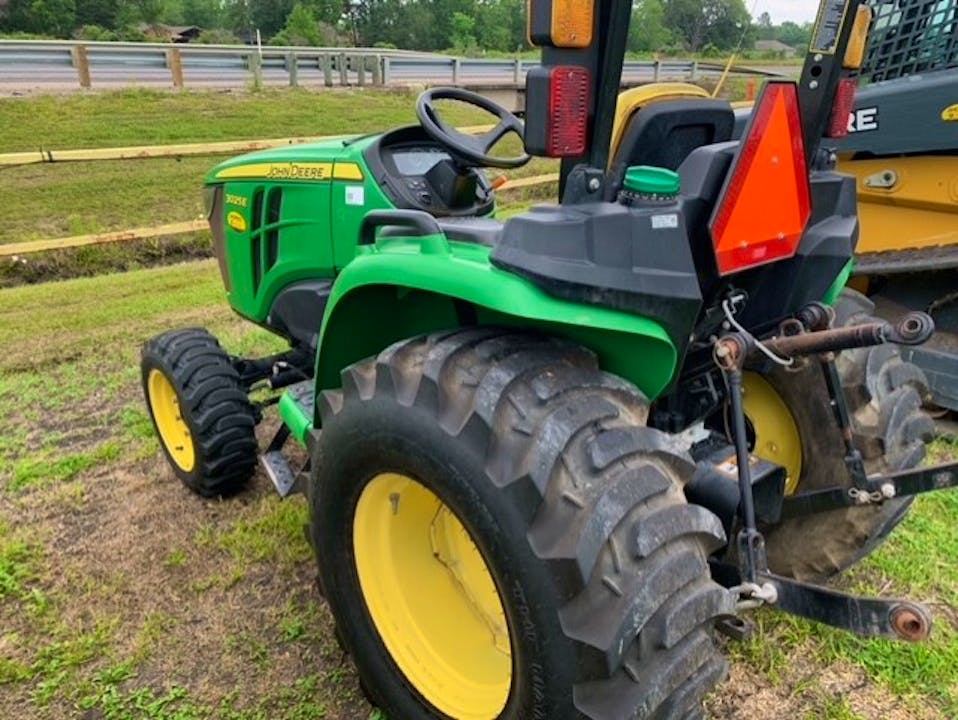 John Deere 3025E