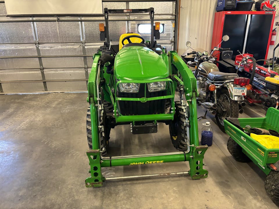 John Deere 3025E