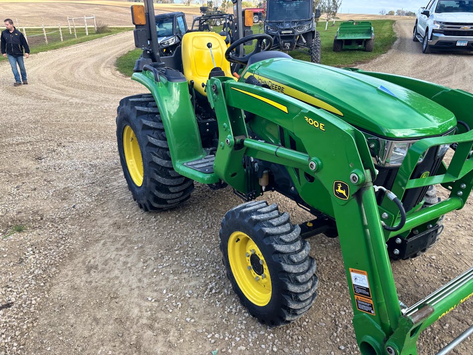 John Deere 3025E