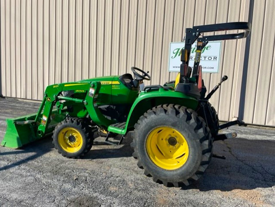 John Deere 3032E