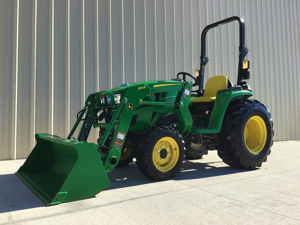John Deere 3032E
