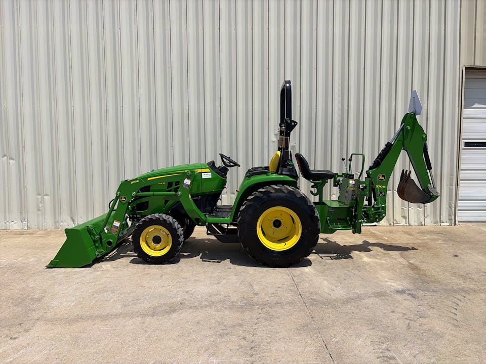 John Deere 3032E