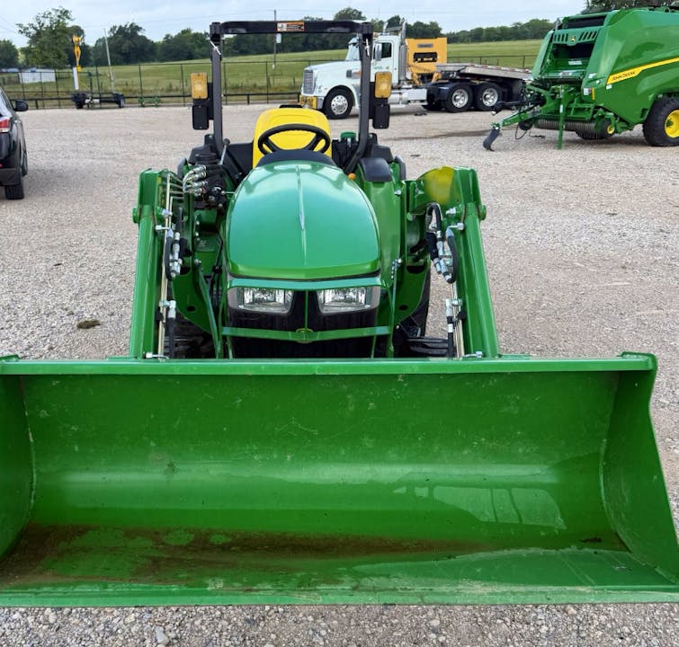 John Deere 3032E