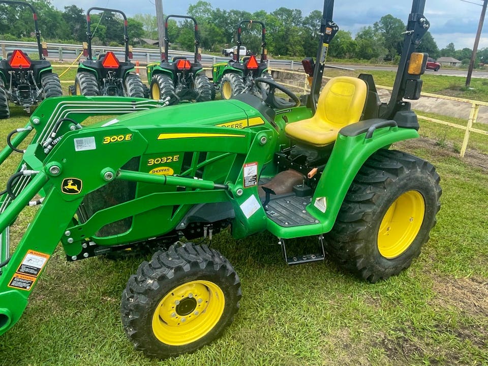 John Deere 3032E