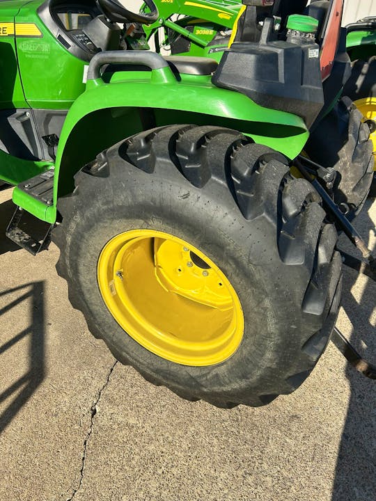 John Deere 3032E