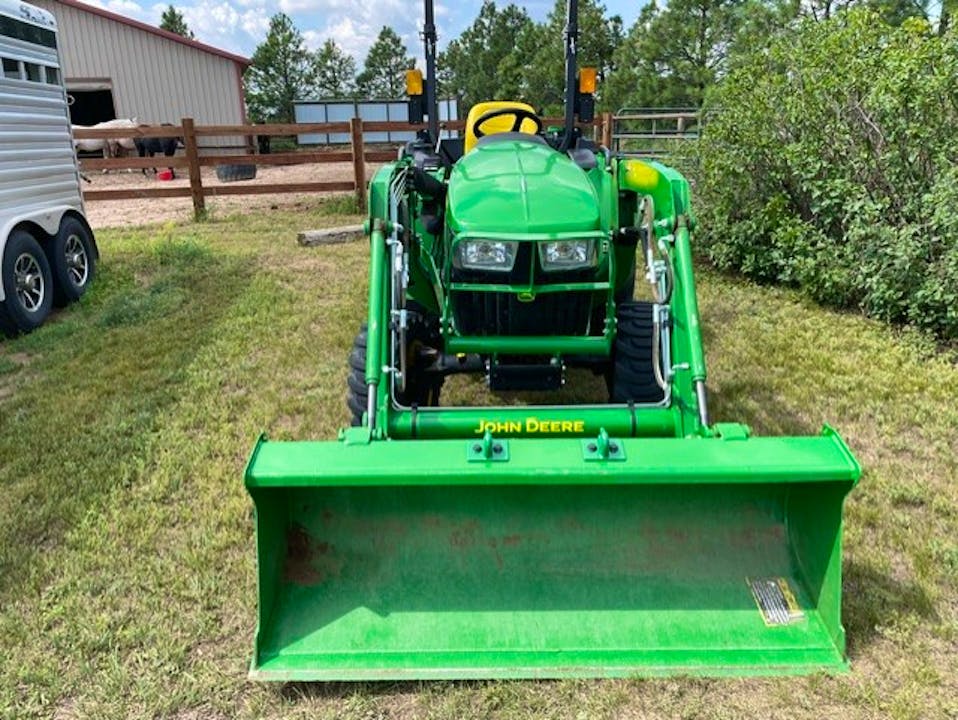 John Deere 3032E