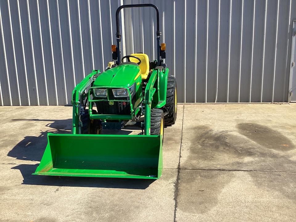 John Deere 3038E