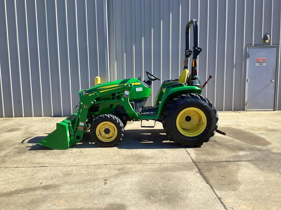 John Deere 3038E