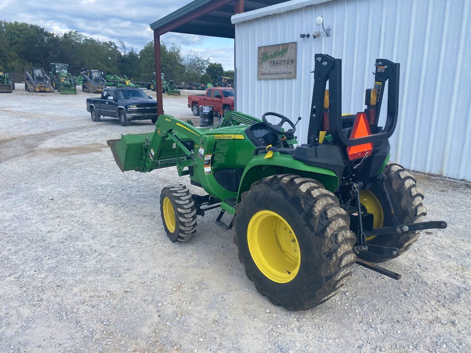 John Deere 3038E