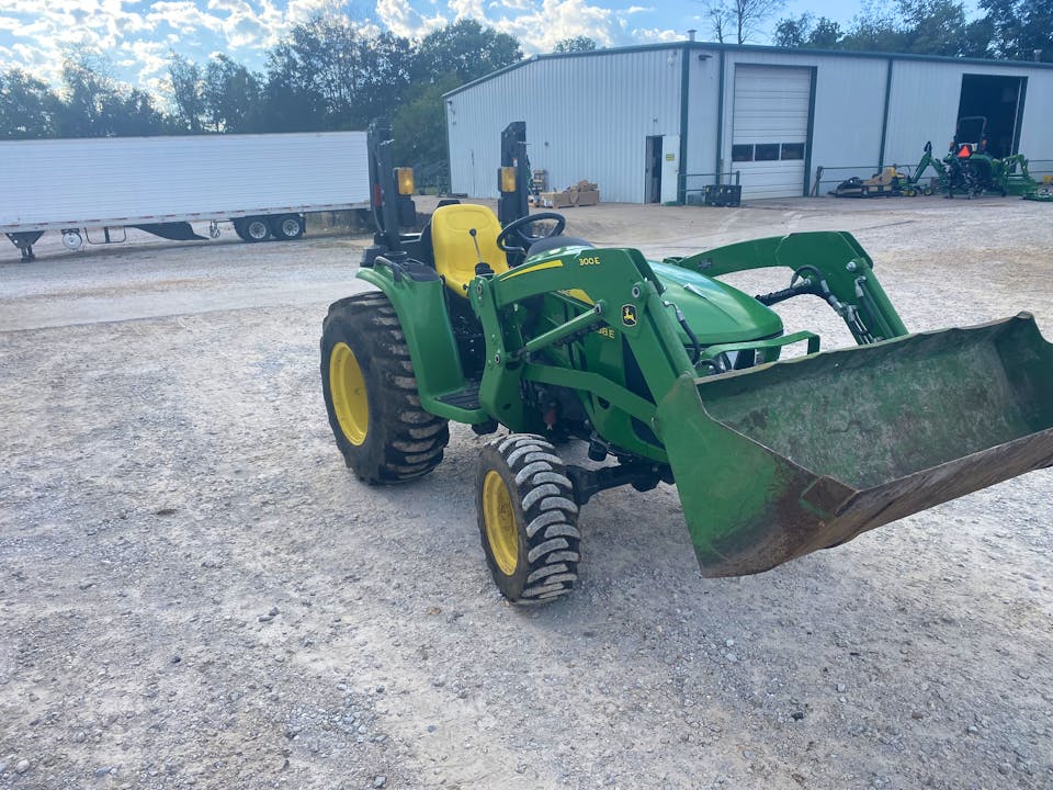 John Deere 3038E