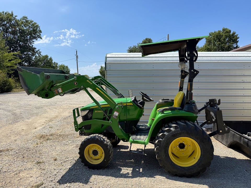 John Deere 3038E