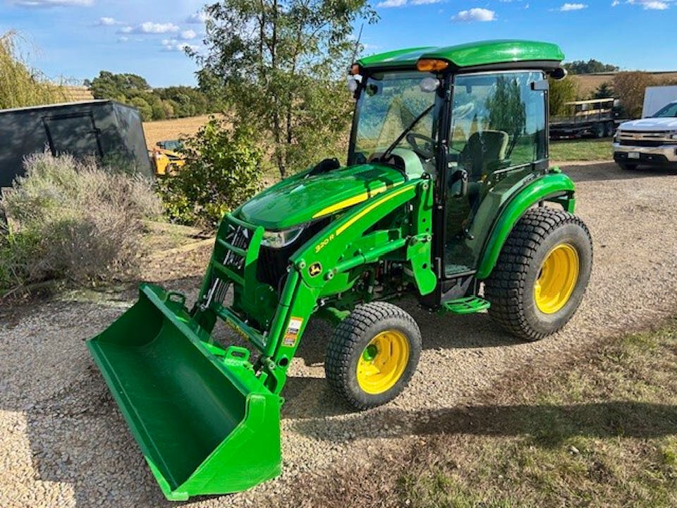 John Deere 3039R