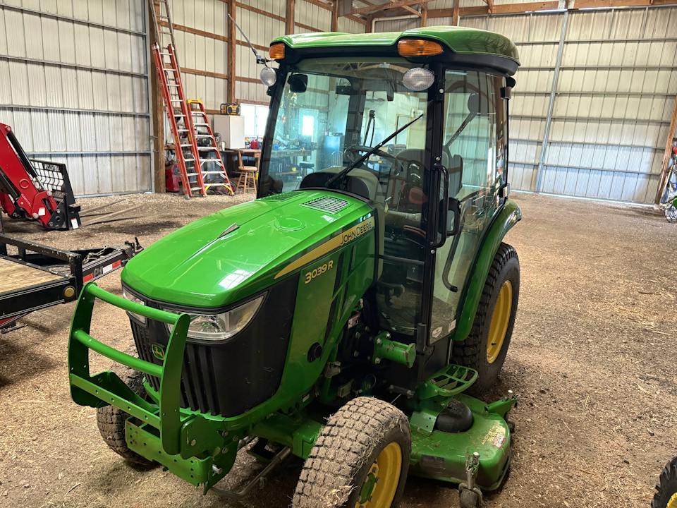 John Deere 3039R