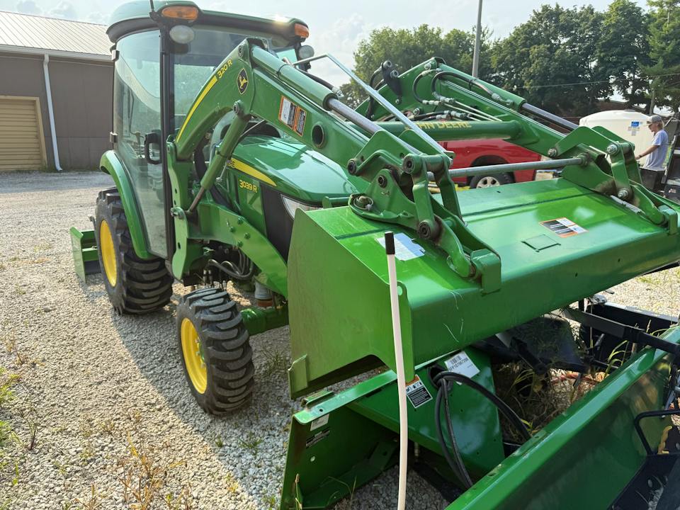 John Deere 3039R