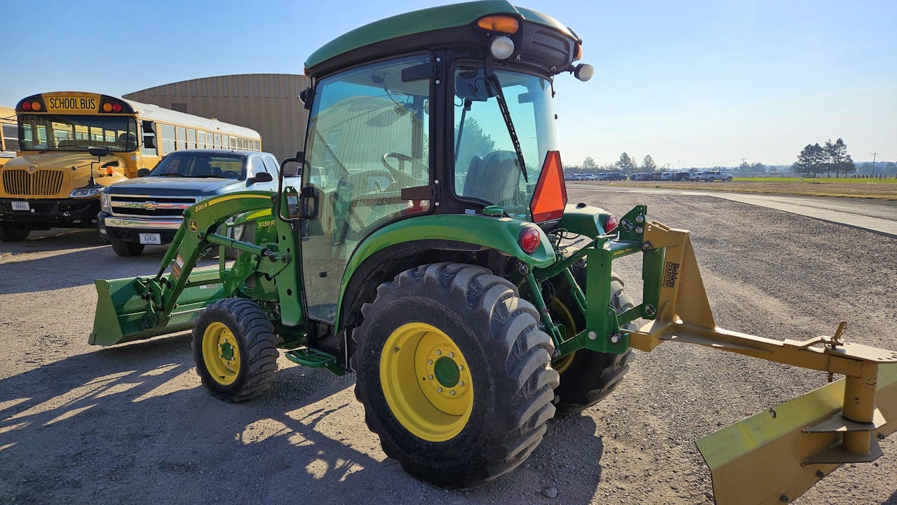 John Deere 3039R