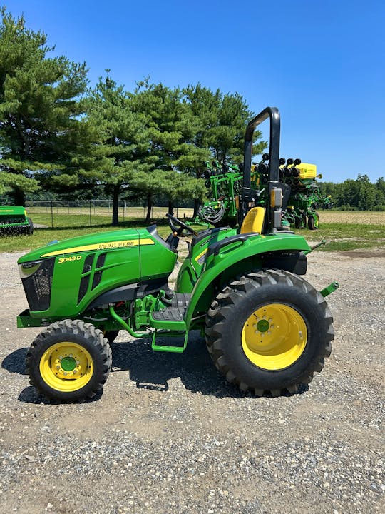 John Deere 3043D