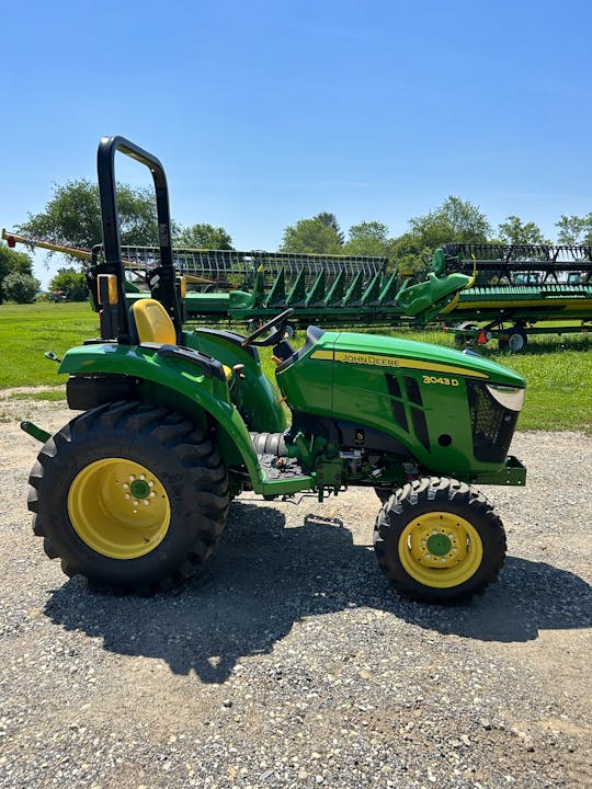 John Deere 3043D