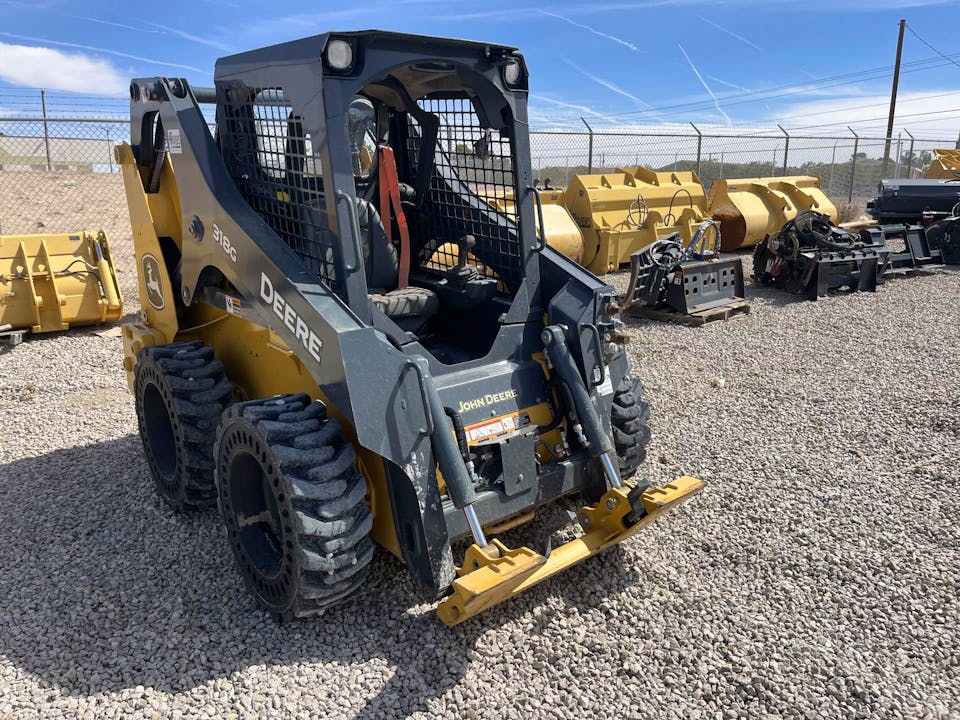 John Deere 318G