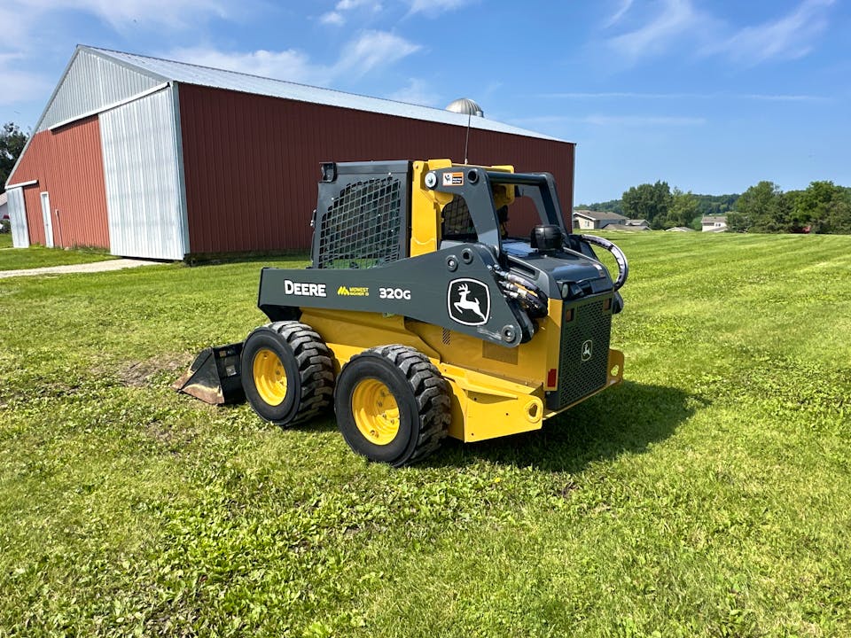 John Deere 320G