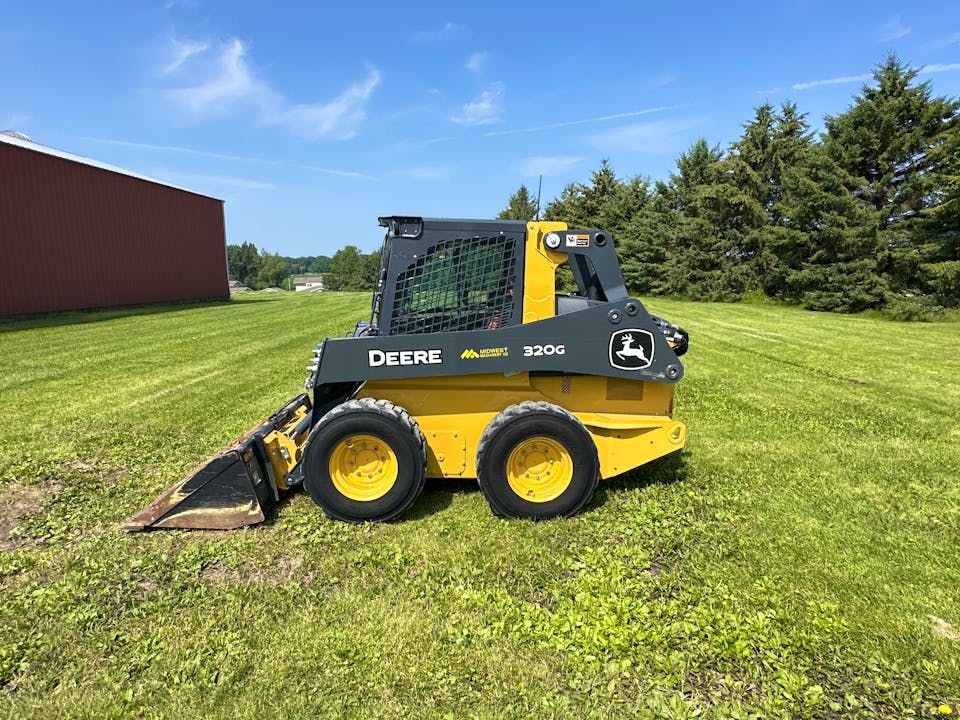 John Deere 320G