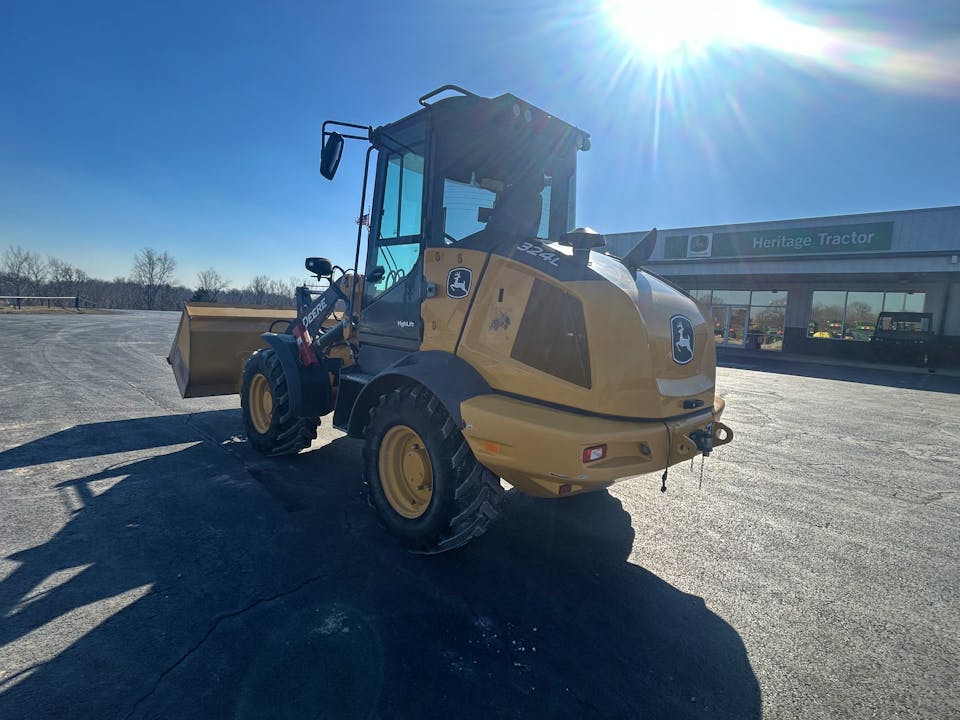 John Deere 324L