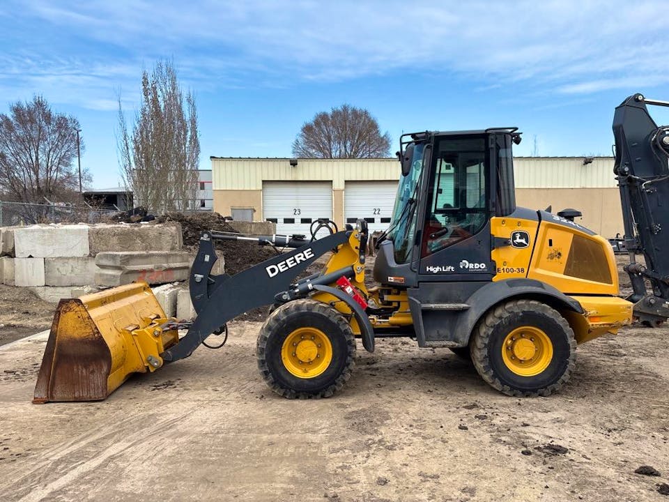 John Deere 324L