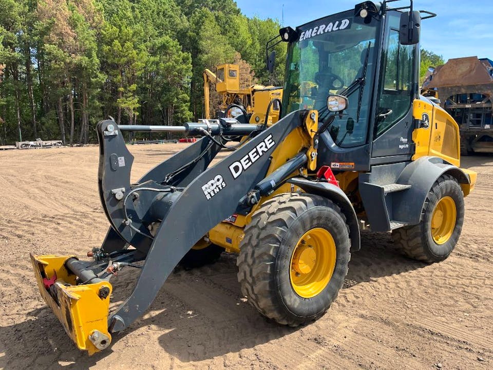 John Deere 324L