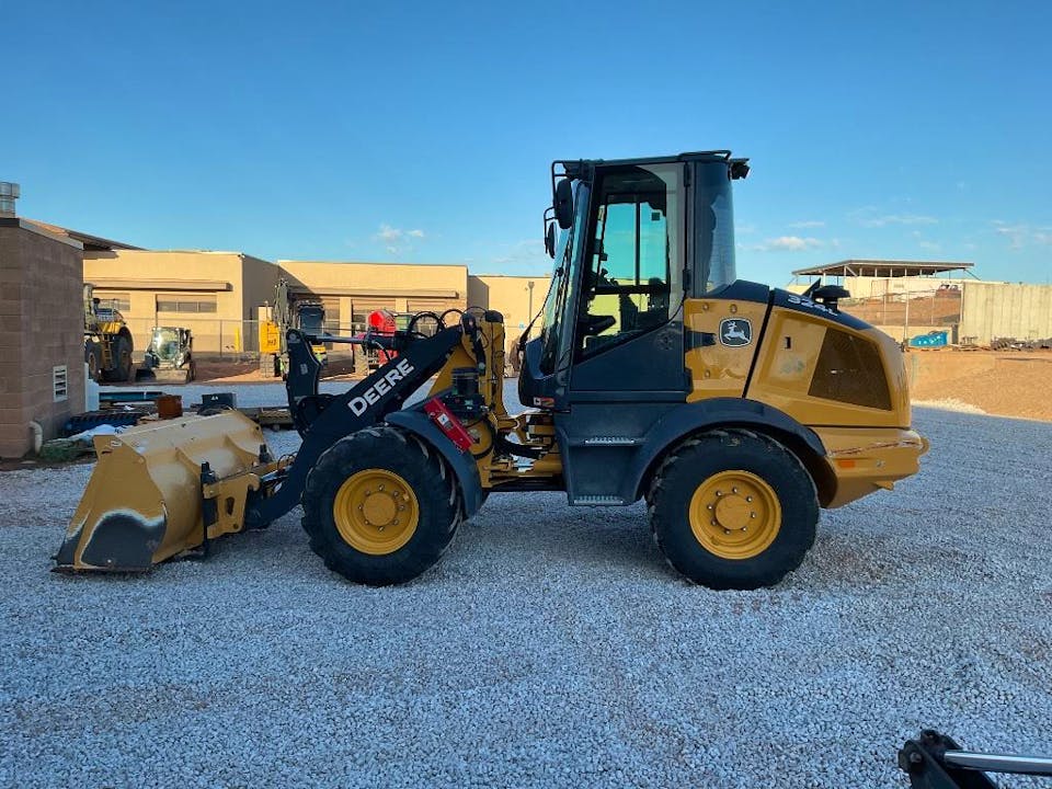 John Deere 324L