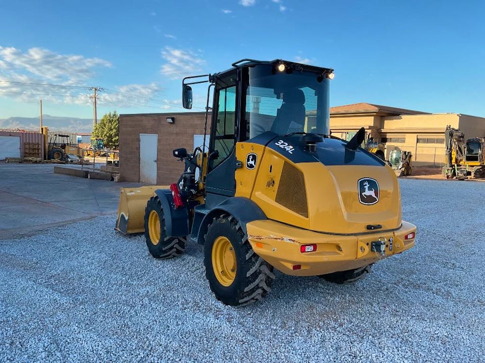 John Deere 324L