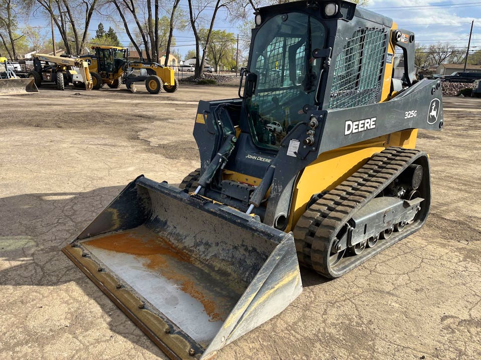 John Deere 325G