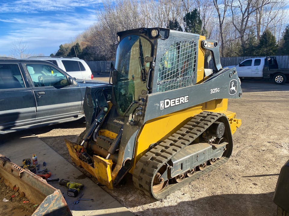 John Deere 325G