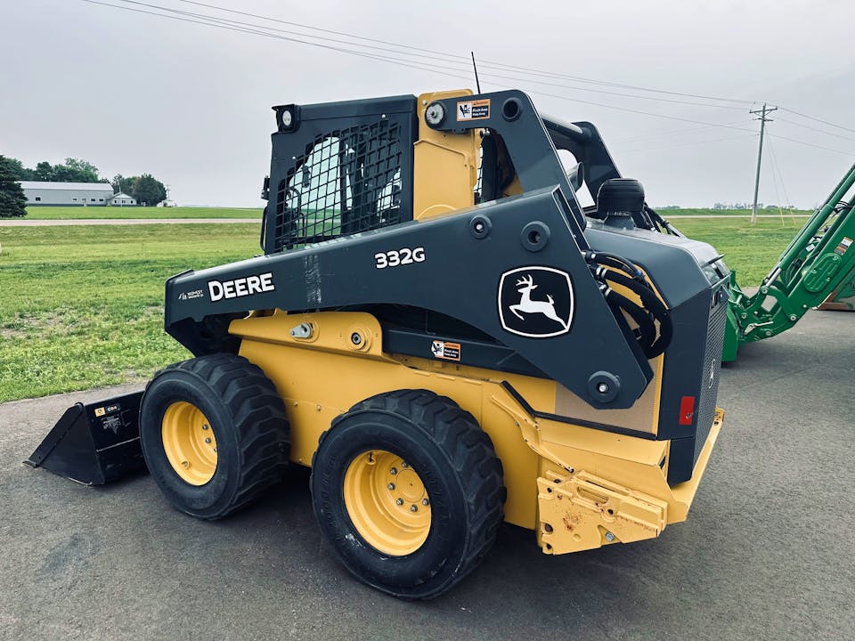 John Deere 332G