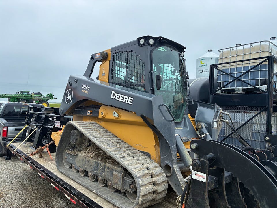 John Deere 333G