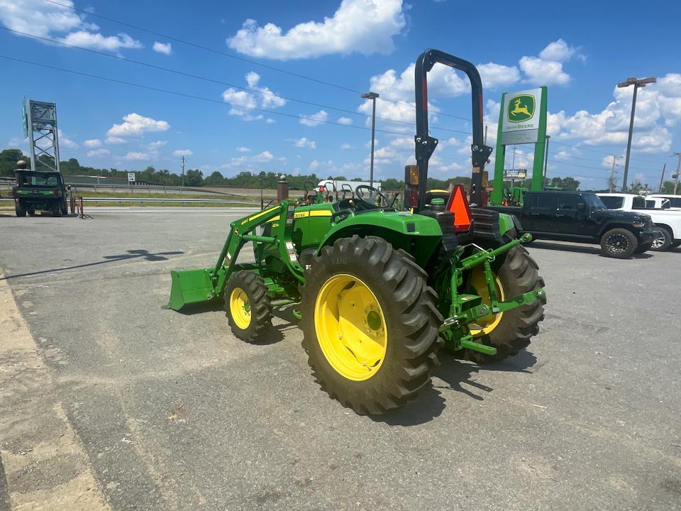 John Deere 4044M
