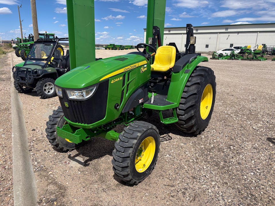 John Deere 4044M
