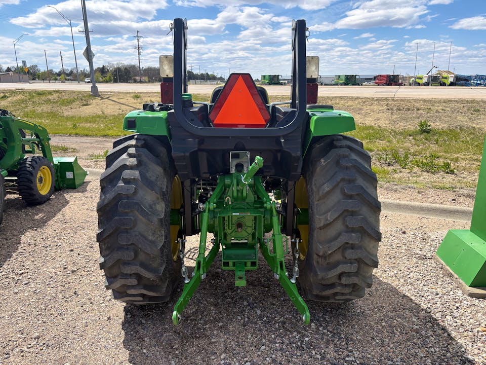 John Deere 4044M