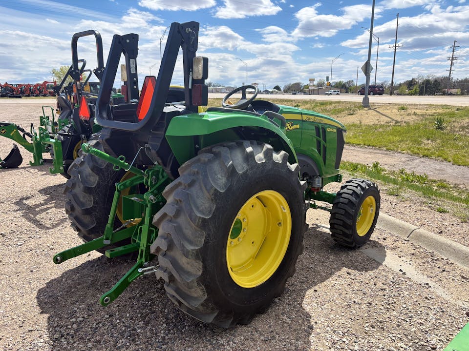 John Deere 4044M