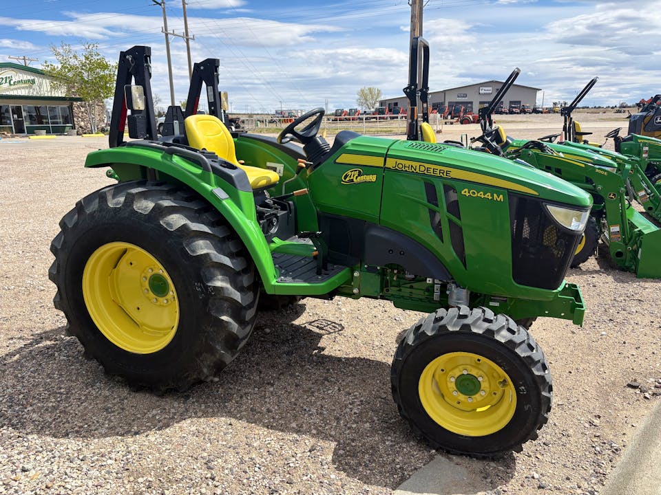 John Deere 4044M