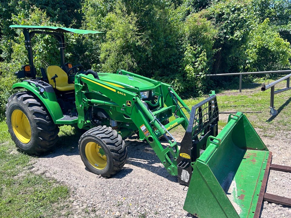 John Deere 4052M