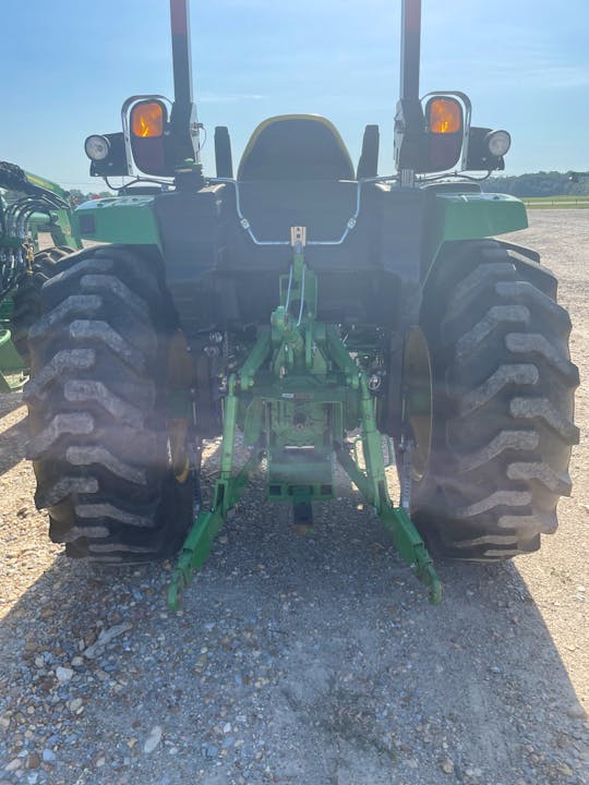 John Deere 4052M