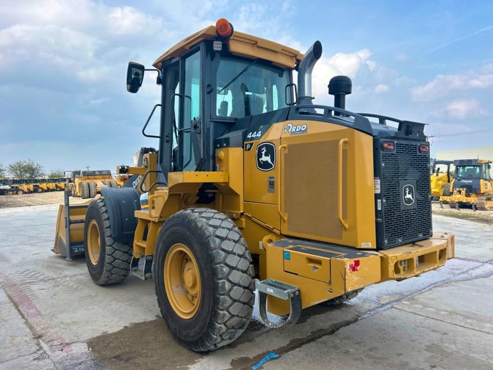 John Deere 444P